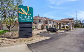 Quality Inn & Suites Omaha Chalco